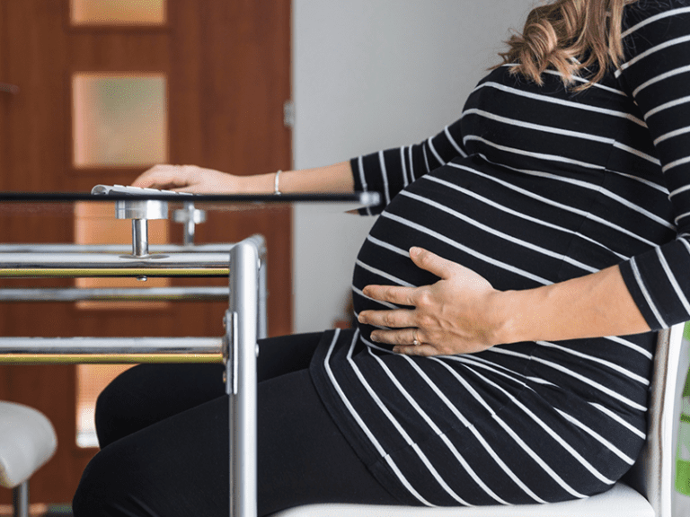 Bebê que mexe pouco é normal? É preciso se preocupar?