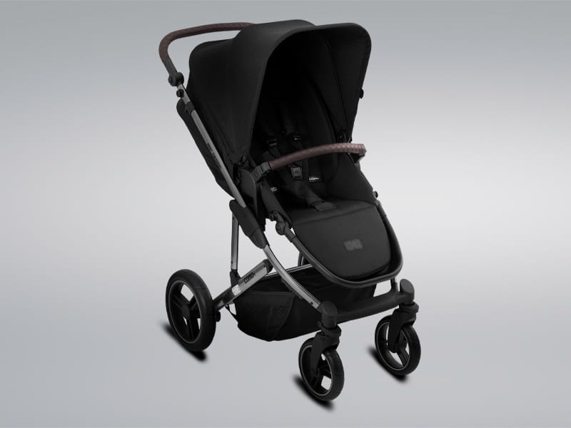 A cor Dolphin no carrinho Como 4 apresenta uma tonalidade preta, que confere um visual elegante e sofisticado ao produto, complementando sua linha de acessórios.